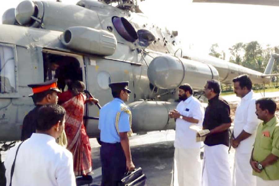 L’hélicoptère de la présidente de l’Inde coincé dans du béton frais