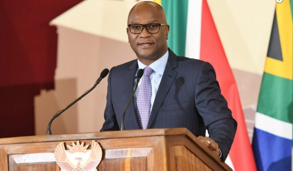 Ambassadeur retrouvé mort devant un hôtel parisien : enquête express d’une équipe sud-africaine