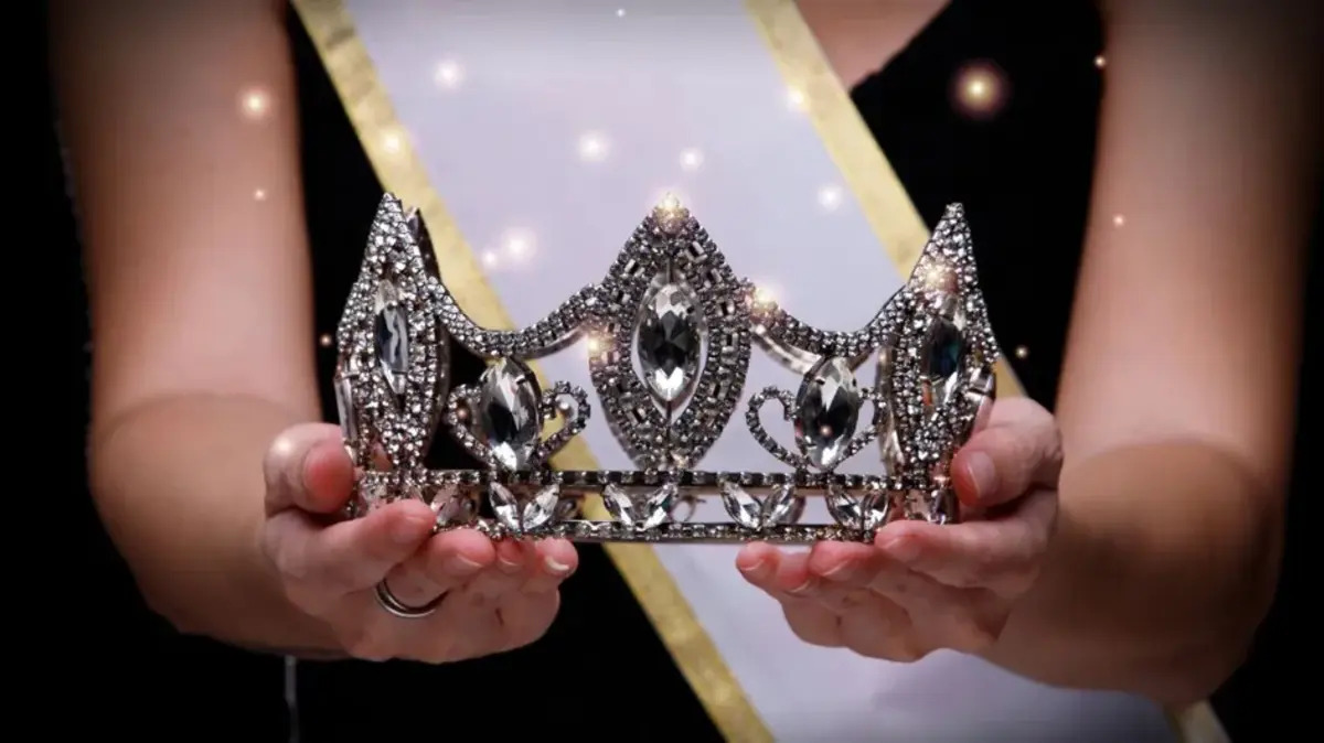 Miss Univers 2025 : un concours marqué par un incident choc entre animateur et candidate