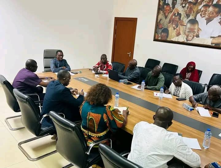 Éducation au Togo : le ministre Omorou Mama rouvre le dialogue avec les syndicats