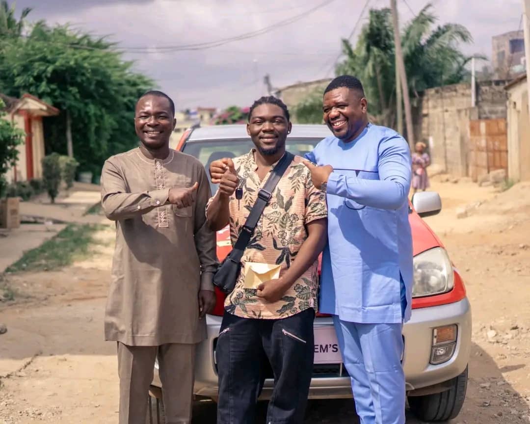 YEMAG honore son ambassadeur Dr Clem’s avec un véhicule officiel