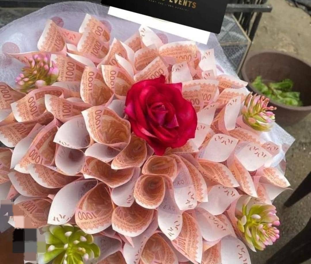 Attention aux cadeaux romantiques : utiliser des billets peut vous envoyer en prison selon la Banque Centrale