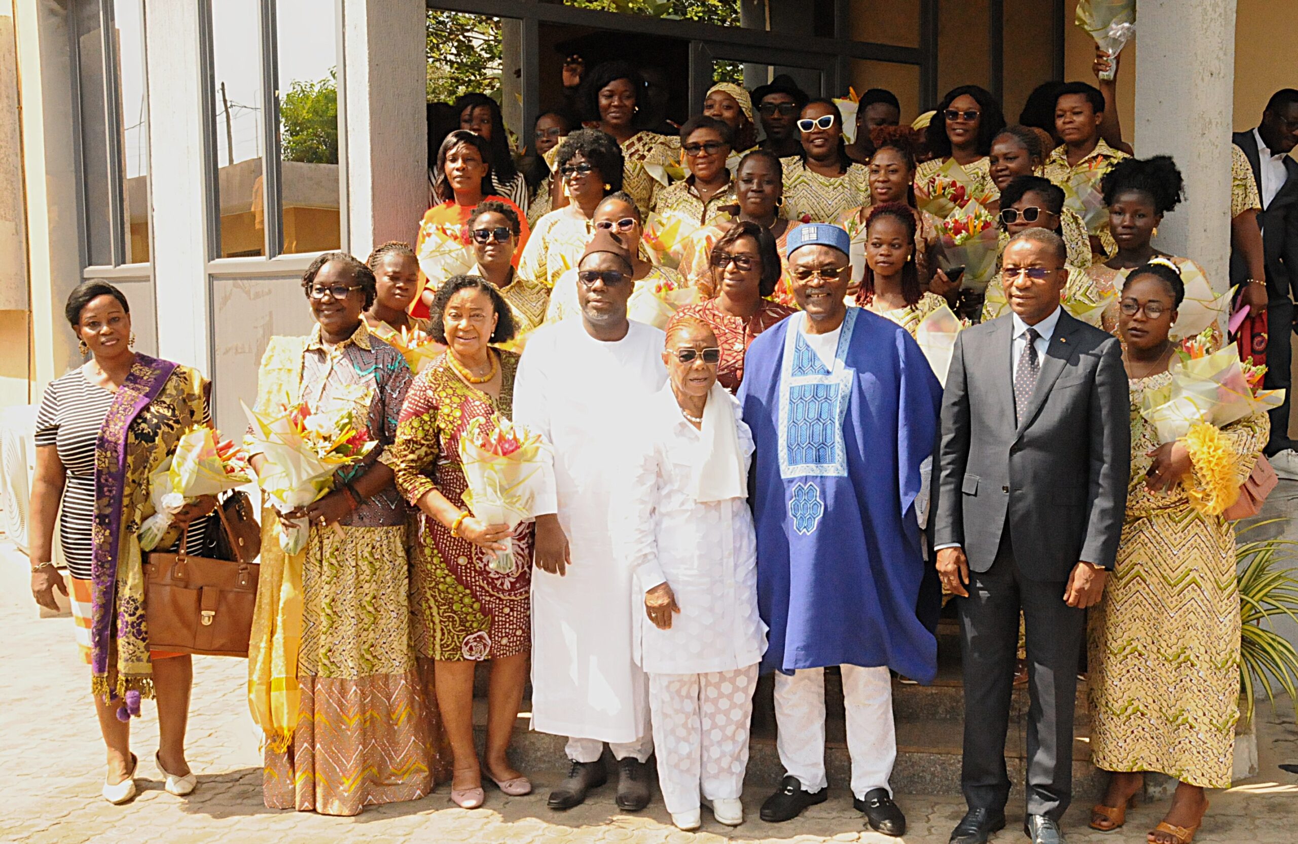 La Chambre de commerce et d’industrie du Togo (CCI-Togo) souhaite encourager davantage la présence des femmes dans certains secteurs traditionnellement dominés par les hommes. À Lomé, l’institution consulaire a annoncé le vendredi 13 mars le pré-lancement du programme « Femmes-Actions-CCI-Togo », un projet destiné à former des entrepreneures togolaises à des métiers techniques liés à la logistique et au transport.