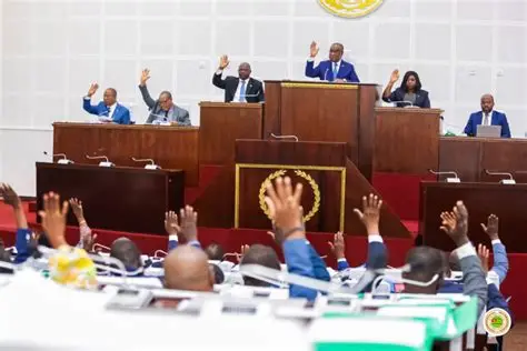 Le 27 février 2026, le Parlement togolais a adopté une nouvelle loi visant à renforcer la lutte contre le blanchiment de capitaux, le financement du terrorisme et la prolifération des armes de destruction massive. Le texte a été approuvé par les deux chambres, marquant une étape importante dans la réforme du cadre juridique national.