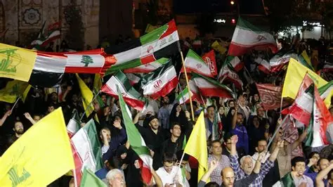 La tension continue de monter au Moyen-Orient. L’armée israélienne a annoncé avoir mené une nouvelle vague de frappes aériennes à travers la capitale iranienne, Téhéran, au sixième jour de l’escalade militaire entre les deux pays.