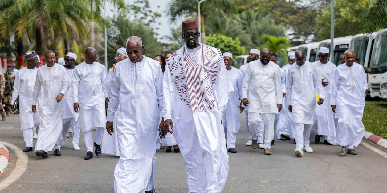 Guinée : le gouvernement dissout 40 partis politiques, dont les principales formations de l’opposition