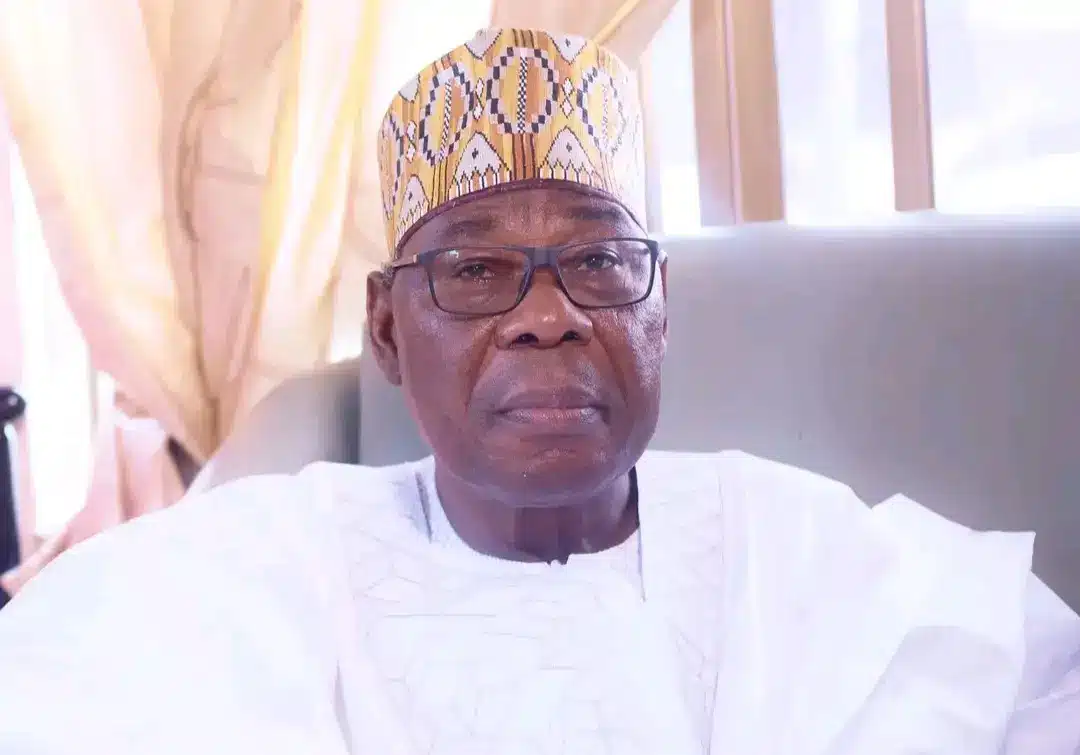 L’annonce de la démission de l’ancien président béninois Thomas Boni Yayi de la présidence du parti Les Démocrates a provoqué une onde de choc au sein de l’opposition. Réunie le 6 mars 2026, la coordination nationale du parti a finalement décidé de rejeter cette démission, maintenant provisoirement l’ancien chef de l’État dans ses fonctions.