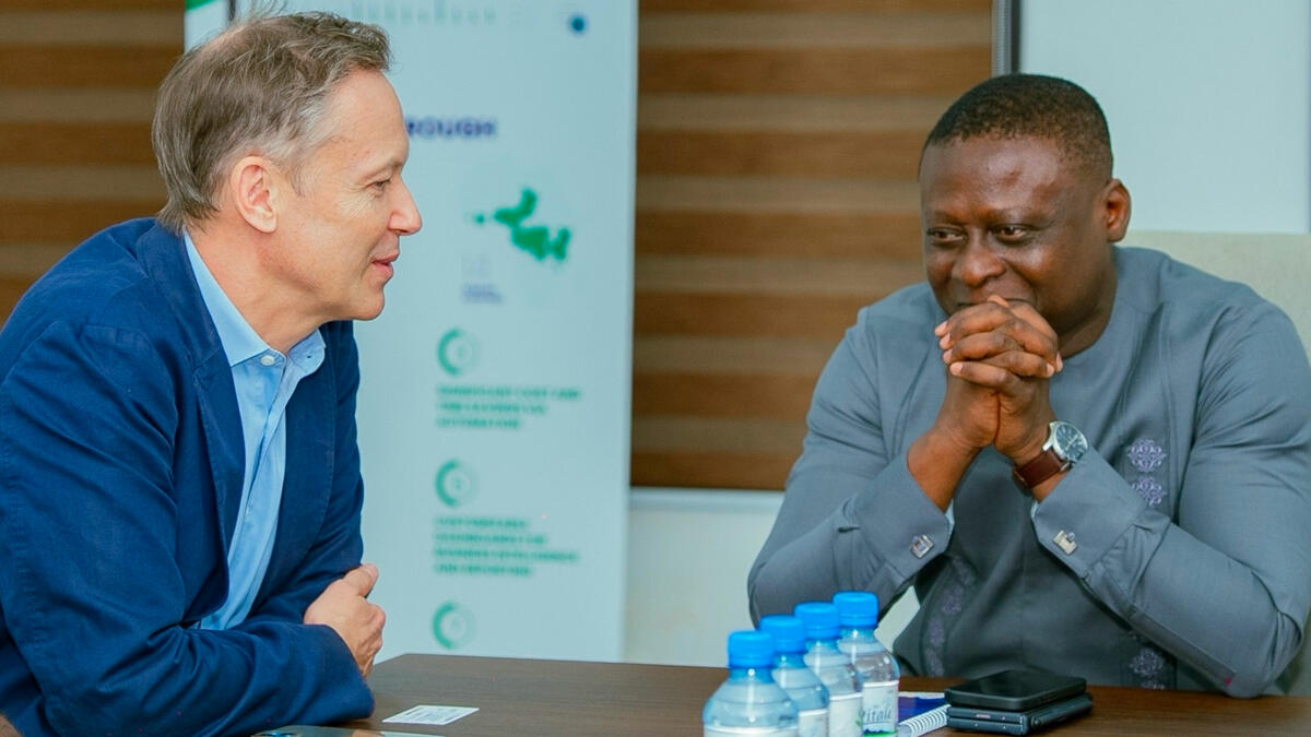 Le chef de la délégation de l’Union européenne au Togo, Gwilym Jones, a effectué une visite ce mercredi à la Plateforme industrielle d’Adétikopé (PIA), située à environ 20 kilomètres de Lomé.