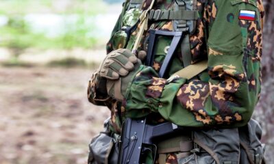 La guerre entre Ukraine et Russie a également des répercussions jusque dans certains pays africains, dont le Togo. Selon un rapport publié le 11 février 2026 par le collectif d’investigation All Eyes On Wagner (AEOW) et l’ONG suisse INPACT, 18 ressortissants togolais auraient été enrôlés pour combattre aux côtés des forces russes. Trois d’entre eux auraient perdu la vie sur le champ de bataille.