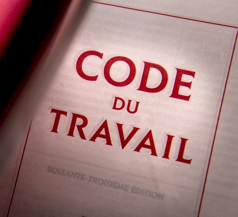 La Synergie des travailleurs du Togo (STT) tire la sonnette d’alarme face à une vague de licenciements observée dans plusieurs entreprises. En cause, selon elle : certaines limites du Code du travail adopté en 2021.