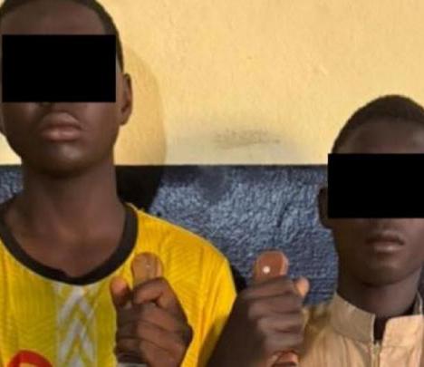 Côte d’Ivoire : 2 élèves mineurs arrêtés avec des couteaux après une violente bagarre à Abobo