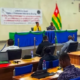 Le Togo renforce sa lutte contre la cybercriminalité. Trente-huit experts togolais viennent d’être formés en criminalistique numérique par le Bureau fédéral d’enquêtes américain (FBI), a annoncé l’ambassade des États-Unis ce 15 mai 2026. Ces spécialistes auront pour mission de traquer les criminels opérant sur le dark web et dans les réseaux de cryptomonnaies grâce à des techniques avancées d’enquête numérique.